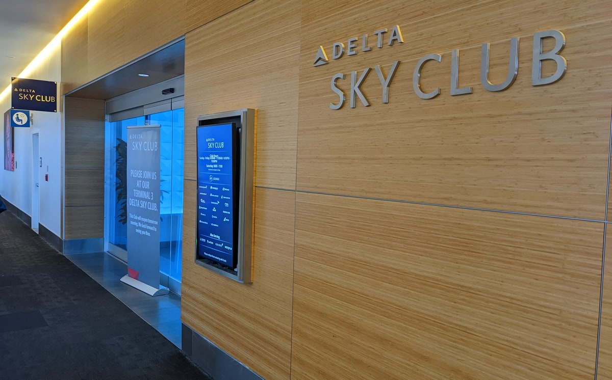 Entrance to the Delta Sky Club (Terminal 2) at Los Angeles.