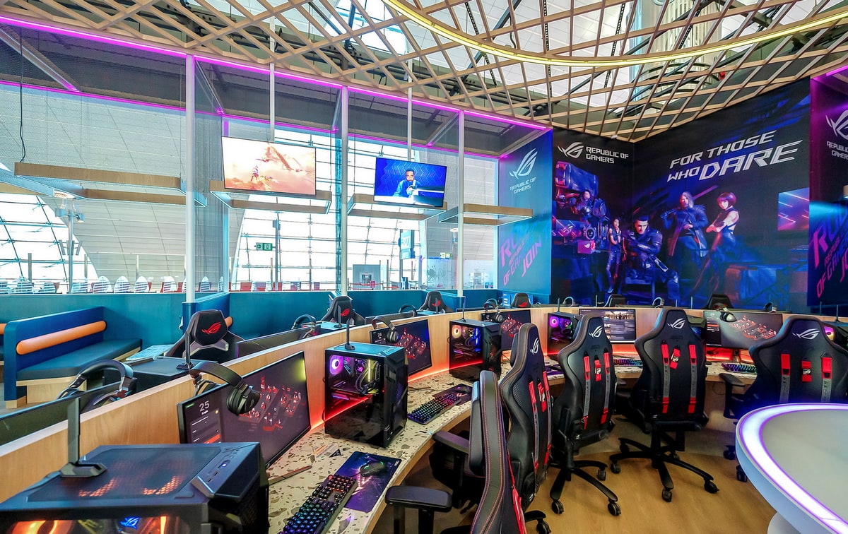 Computers, chairs, and other video game accessories inside a gaming lounge.