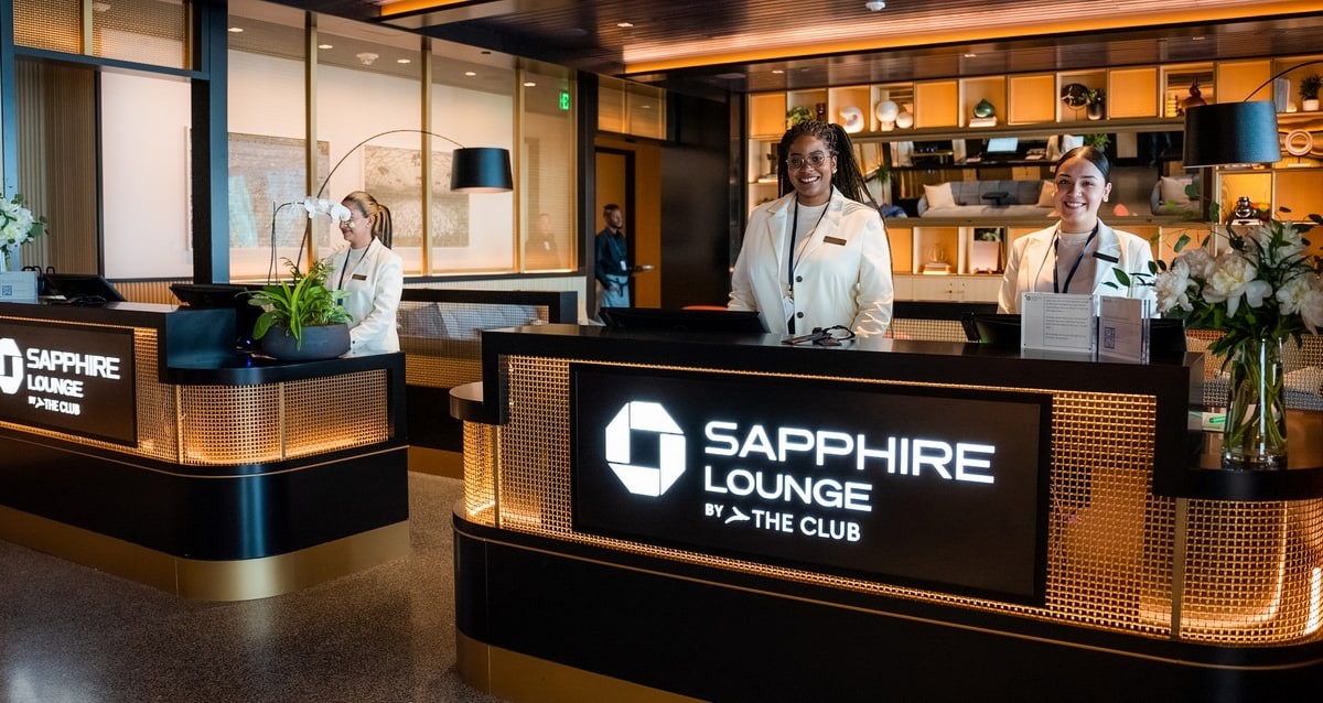 Entrance to the Chase Sapphire Lounge in Boston, with two desks and customer service people waiting.