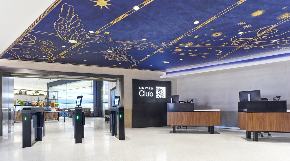 Lobby area of the United Club in Newark with E-gates.