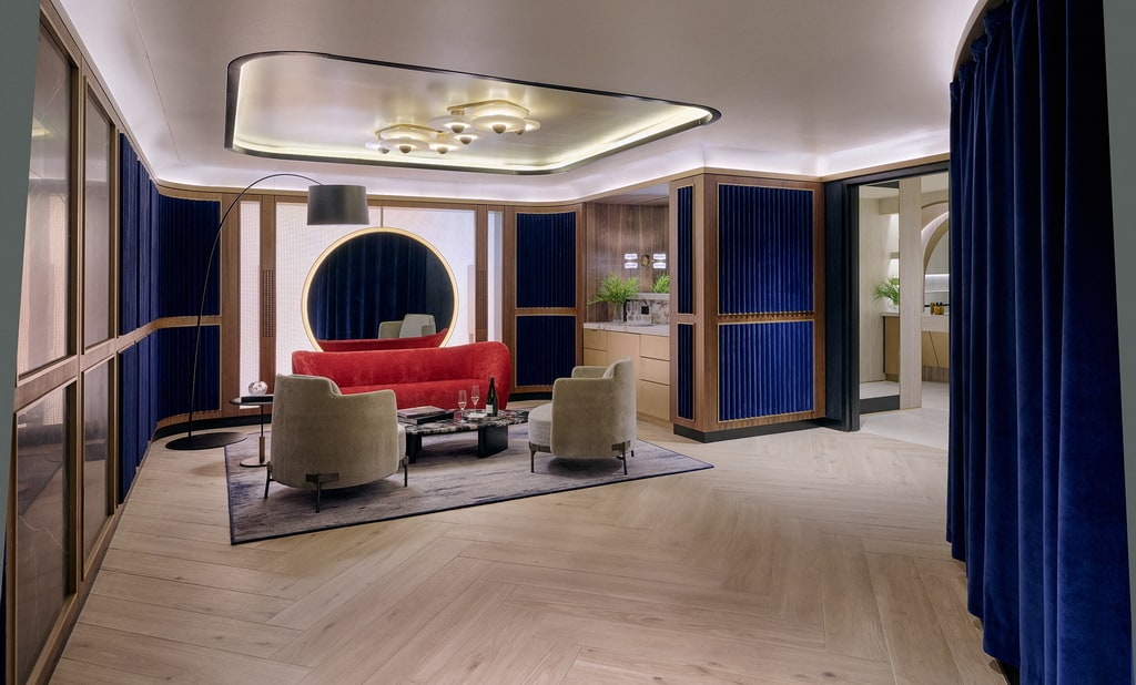 private room, with relaxation area, with sofa.