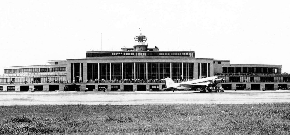 Old photograph of the Washington DCA airport with a DC3 parked.