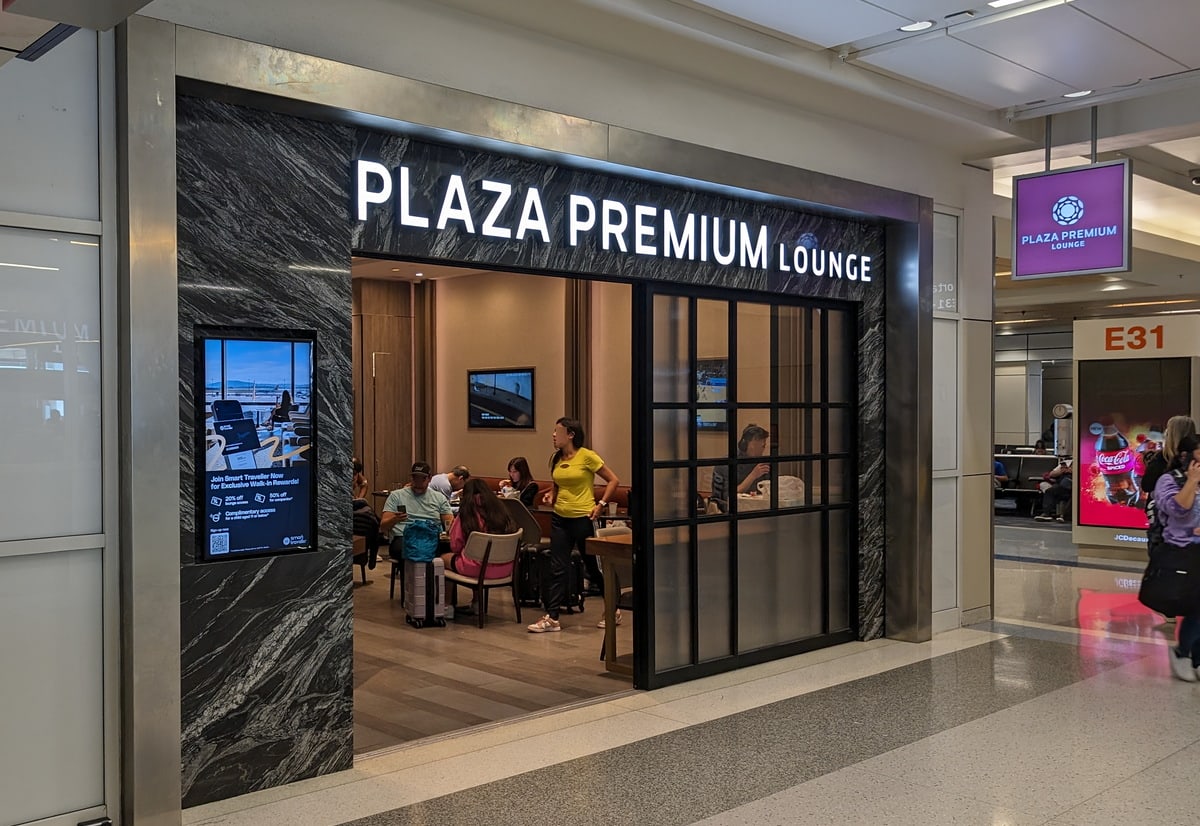 Entrance to the Plaza Premium Lounge in Dallas (DFW) with people inside.