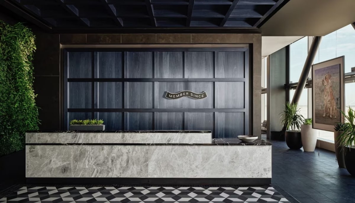 Entrance and reception desk at the entrance of the SLC Centurion Lounge.