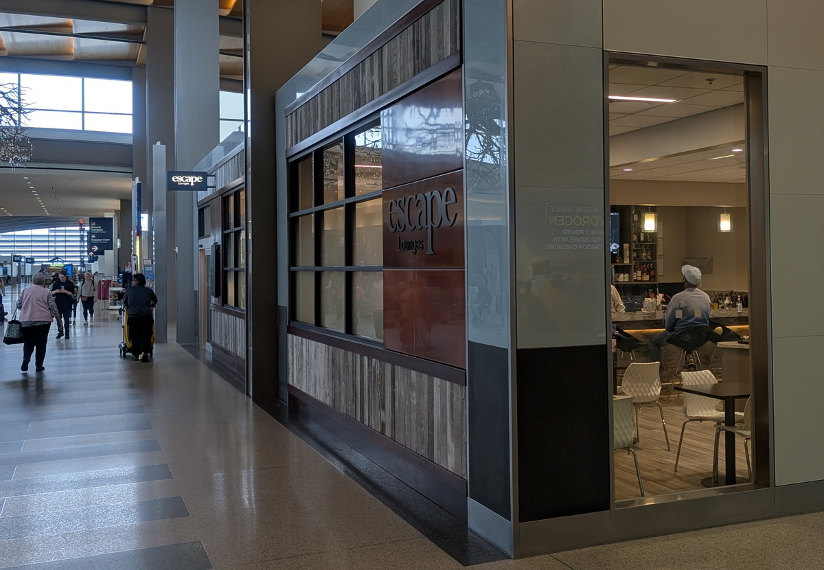 Front entrance area for the Escape Lounge in Terminal B at Sacramento.