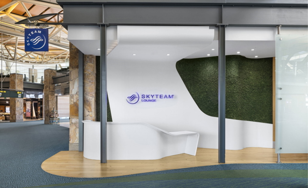 Front view of the entrance to the SkyTeam lounge.
