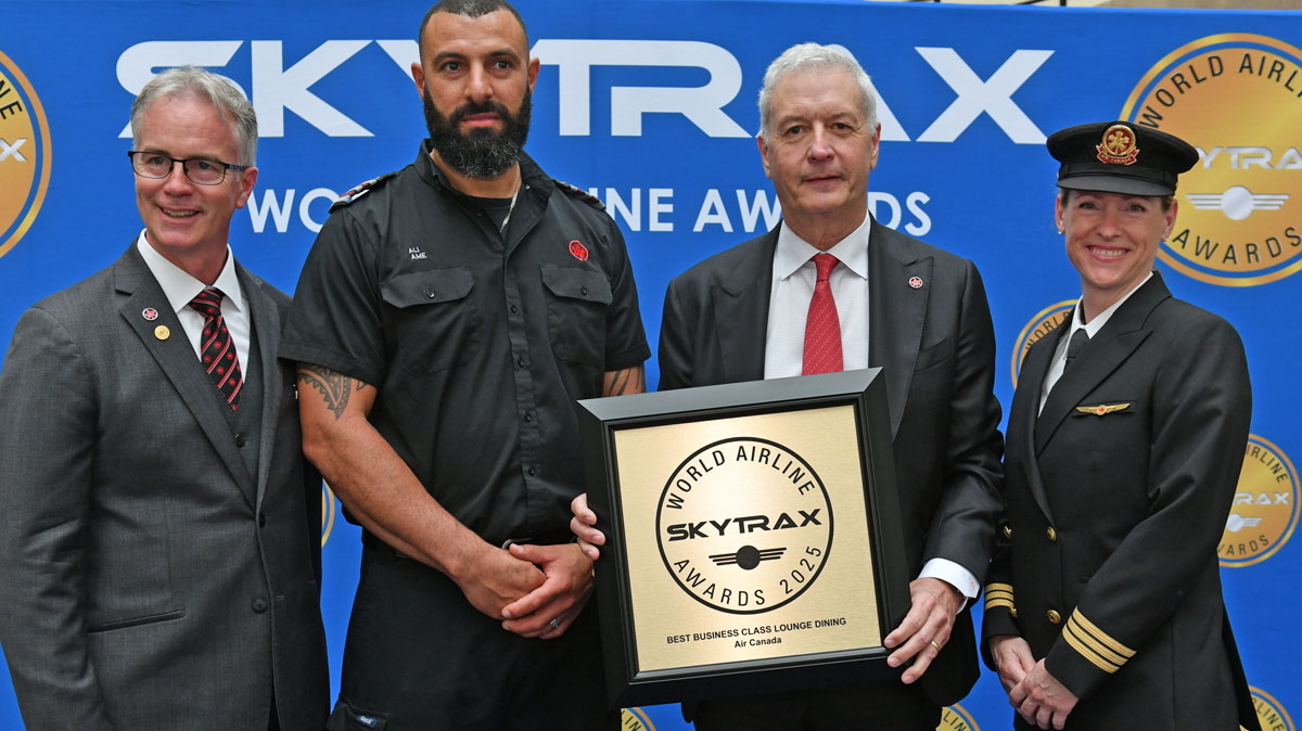 Four people holding award for best Business Class Lounge dining in 2025.