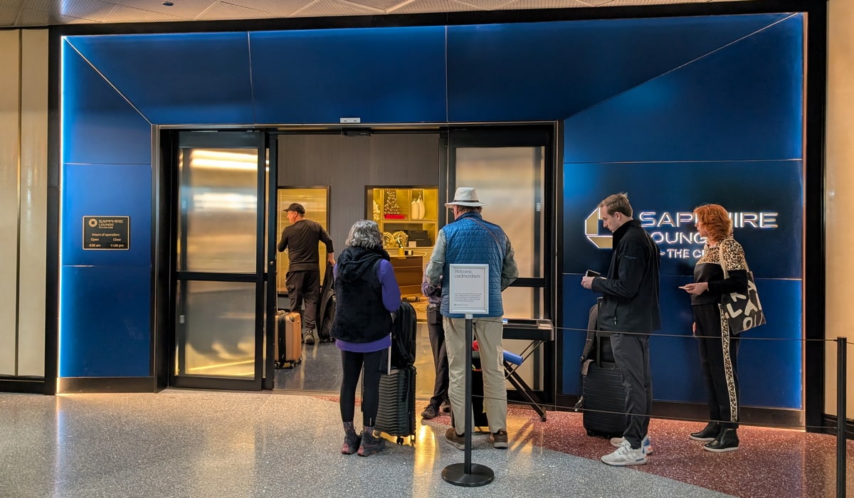 people waiting in front of the Chase Sapphire Lounge in Las Vegas to get in.