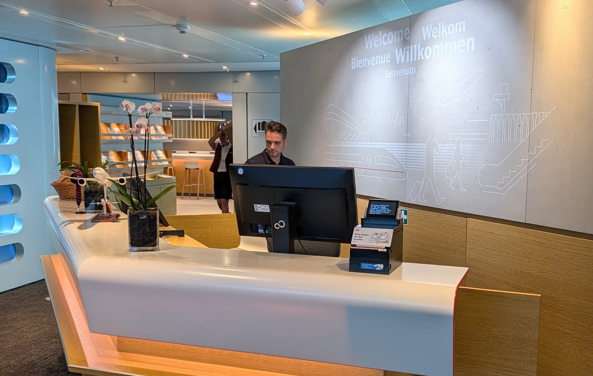 reception desk inside the DB Lounge at Frankfurt Flughafen station.