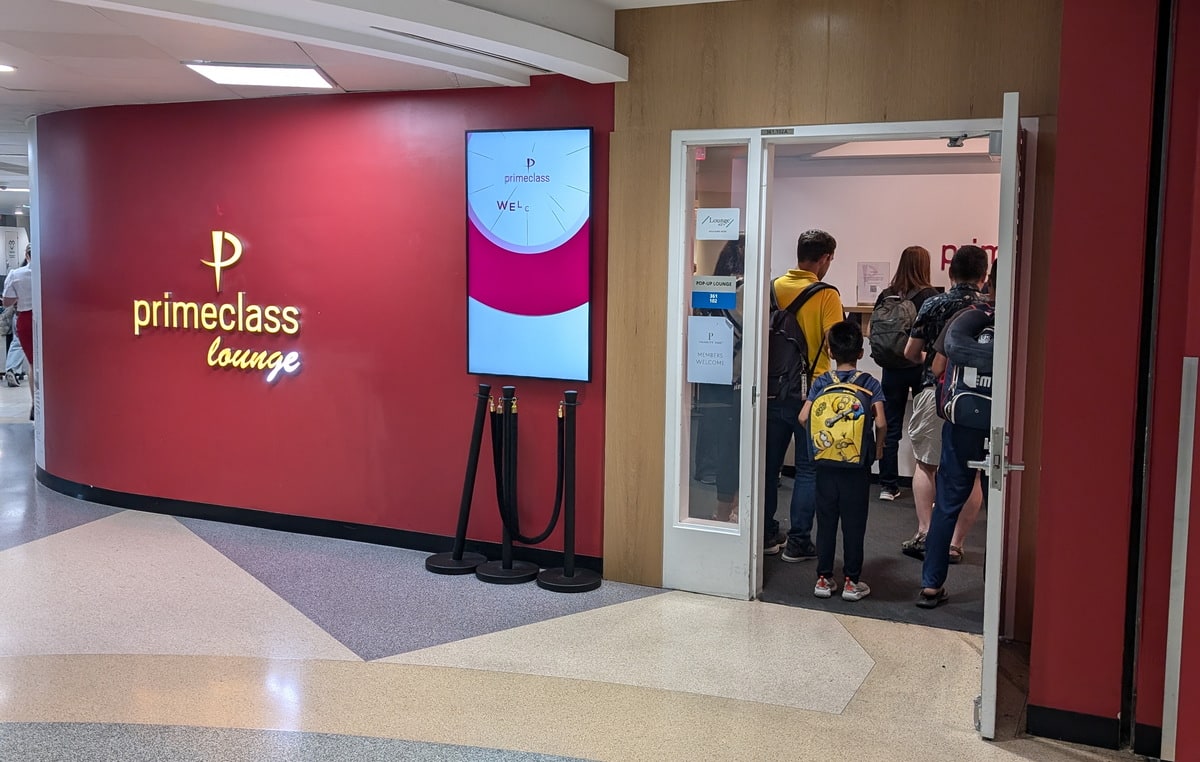 Entrance to the Primeclass lounge at New York JFK, with people waiting.